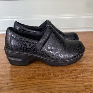 B.O.C Peggy Black Embossed Paisley Clog - Women's 7